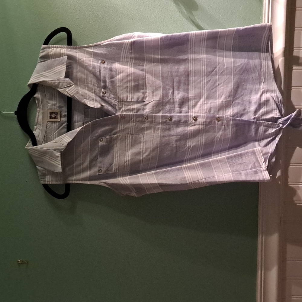 Sleeveless casual button up